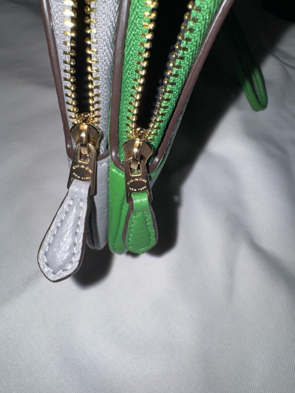 Coach Double Zip Wristlet Green Gray - Picture 6 of 8
